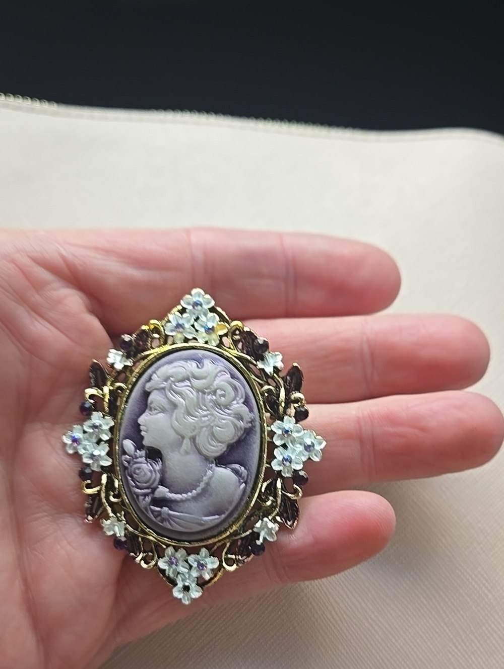 A72-Vintage-Inspired Purple Cameo Floral Brooch/Pendant Combo